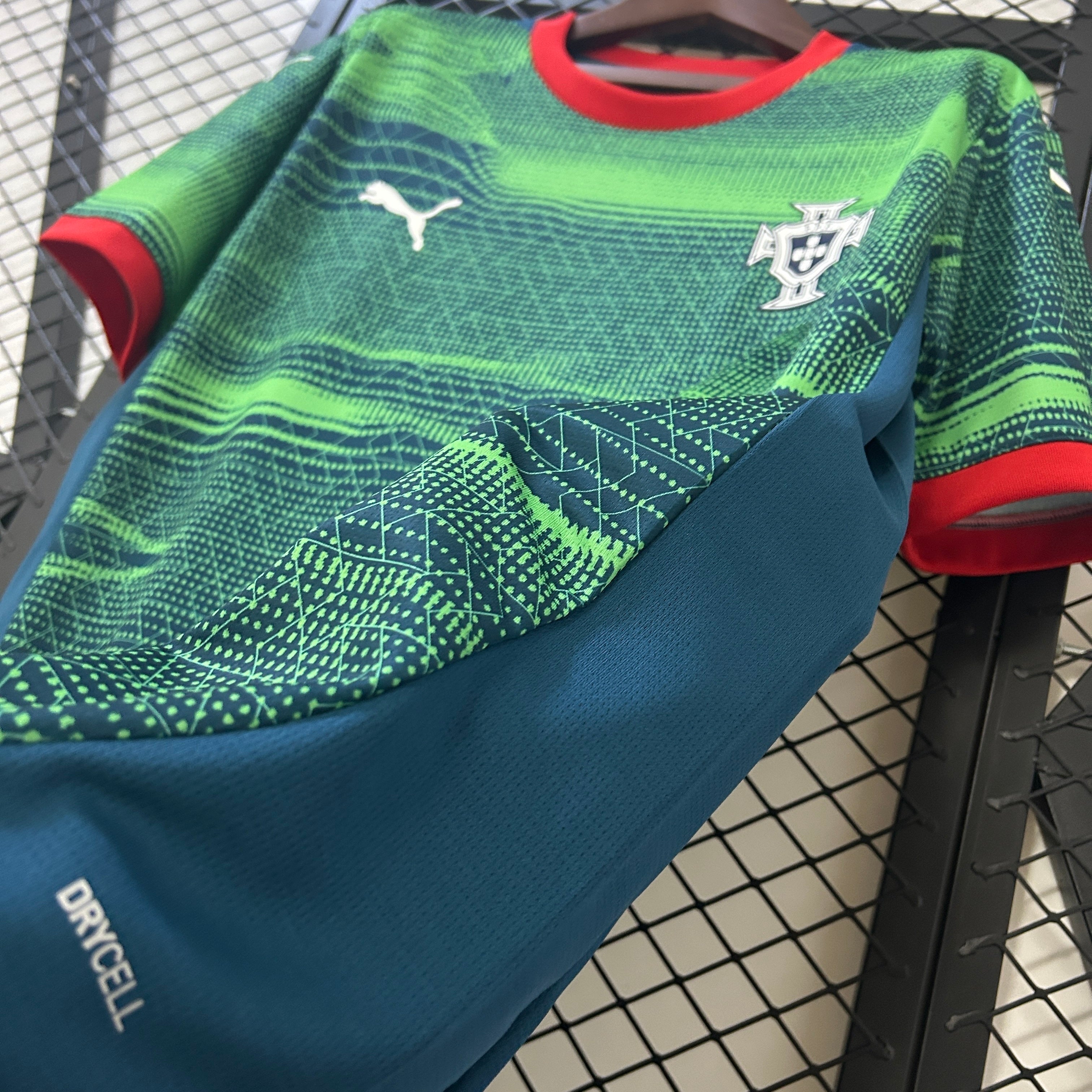 CAMISA DA SELEÇÃO DE PORTUGAL 25/26 VERDE TREINO