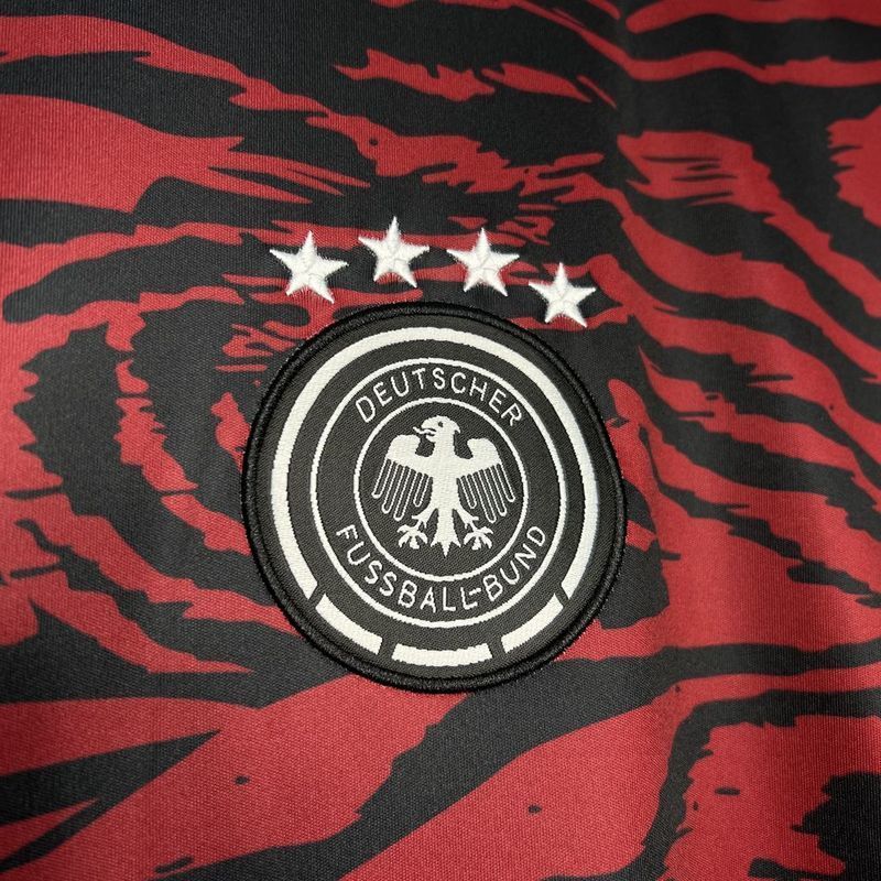 CAMISA PRÉ JOGO DA SELEÇÃO DA ALEMANHA 24/25 MULTICOLOR PRETO TREINO