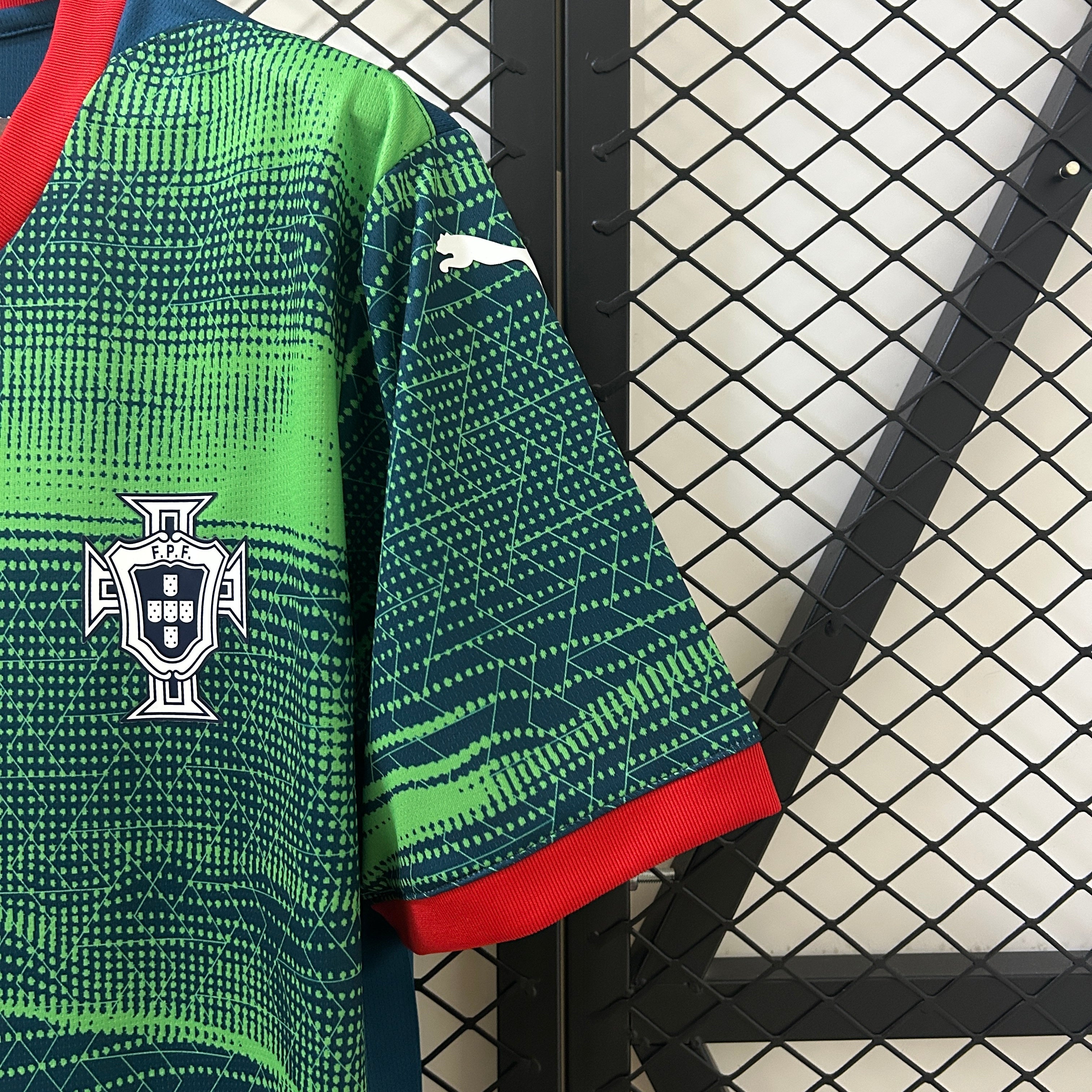 CAMISA DA SELEÇÃO DE PORTUGAL 25/26 VERDE TREINO